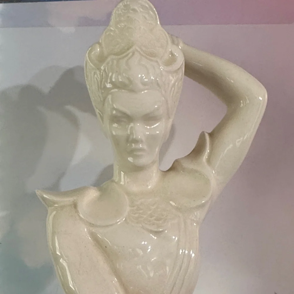 Vintage white ceramic or porcelain Asian female figurine by Maurine Downing - Picture 2 of 12